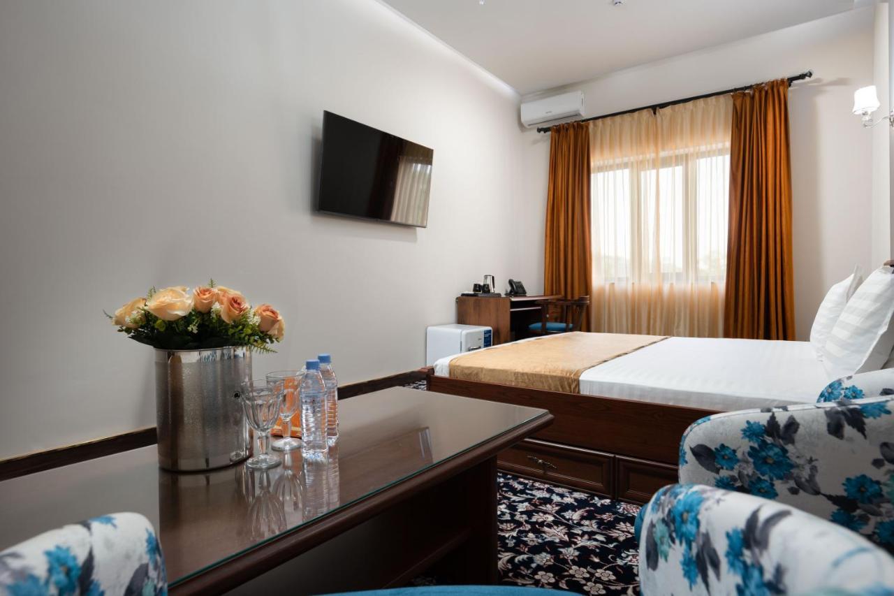 Aqua Hotel Tashkent Exterior foto